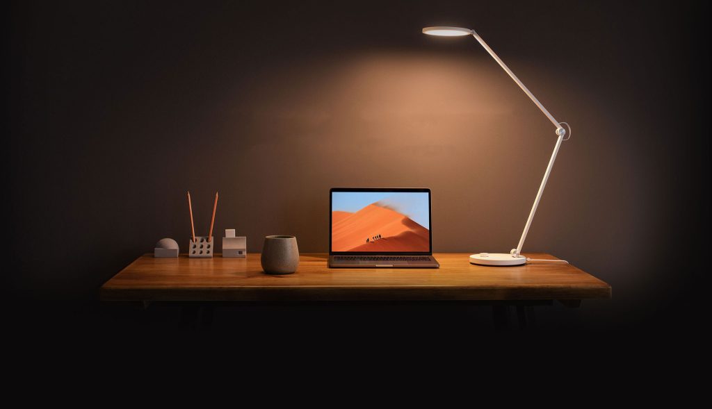 Las mejores lámparas de escritorio tecnológicas del momento. Ilumínate con estilo Xiaomi Mi LED Desk Lamp