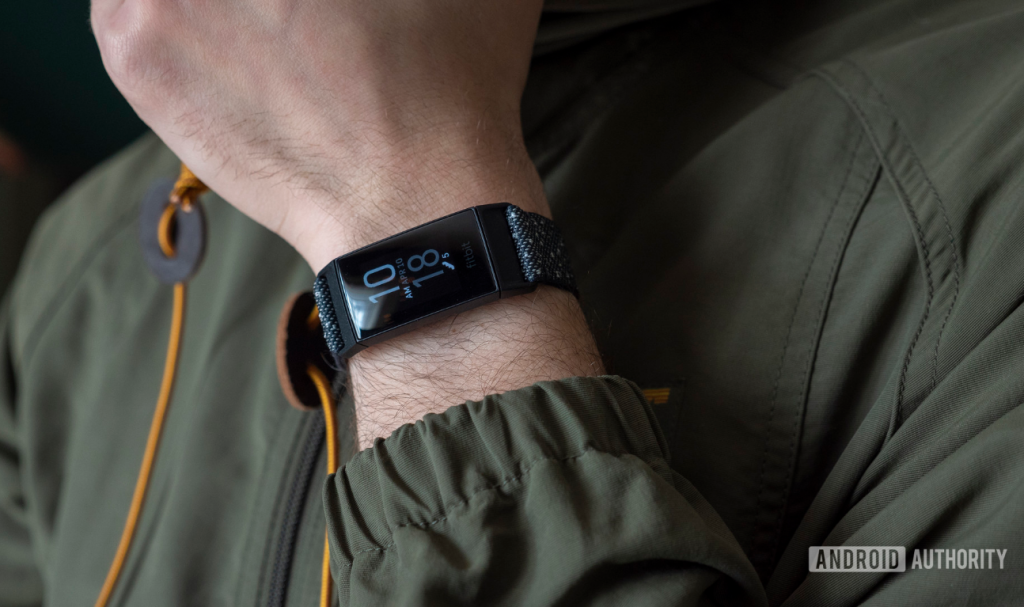 Fitbit Charge 4 Características: La nueva generación de dispositivos para el seguimiento de la actividad física Fitbit Charge 4 Características