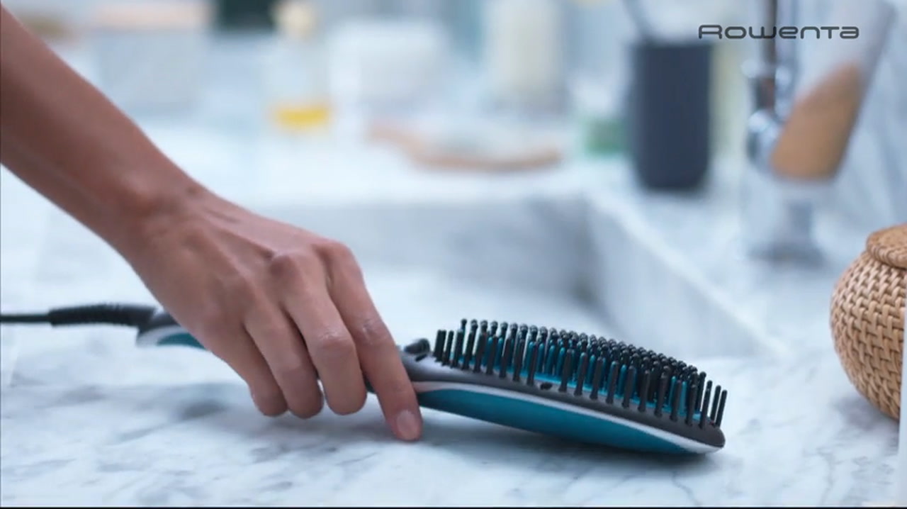 Resalta la belleza de tu cabello con el cepillo alisador Rowenta