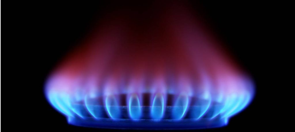 Estufas Catalíticas vs Estufas de Llama Azul: ¿Cuál es la mejor opción para calentar tu hogar? elegir entre una estufa catalítica y una de llama azul.