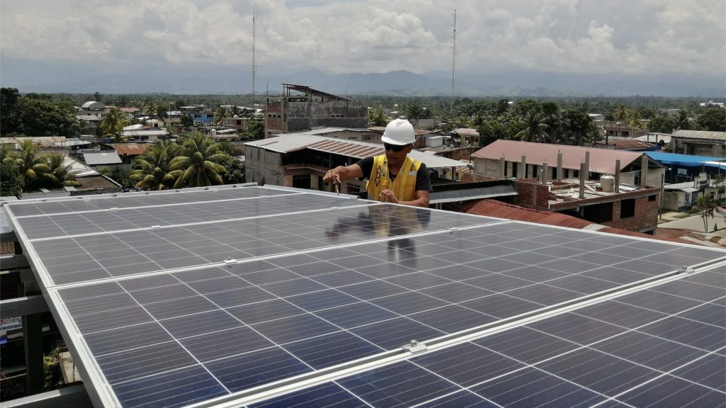 como conectar paneles solares a la red