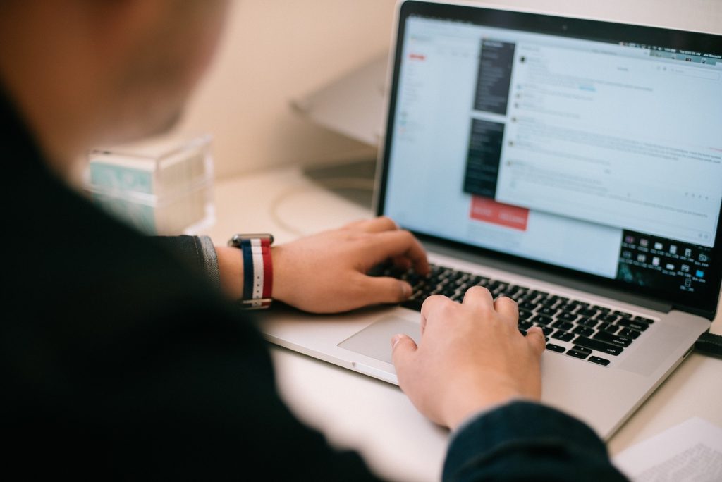 La importancia de un buen portátil en la carrera de ingeniería informática el portátil promueve el aprendizaje continuo y la experimentación, permitiendo a los estudiantes y profesionales explorar nuevas tecnologías y enfoques en su campo.