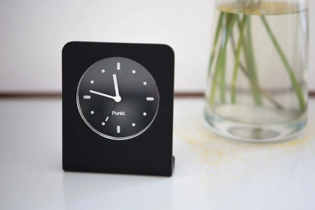 Punkt AC01: El reloj despertador que te ayuda a desconectar y dormir mejor Punkt. AC01