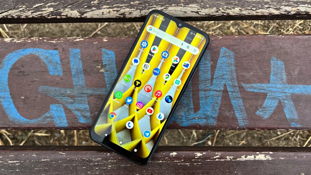 Nokia C22: Un móvil de gama de entrada con espíritu clásico El precio del Nokia C22 aún no ha sido especificado por Nokia, pero se prevé que sea asequible dada su configuración técnica. Si buscas un teléfono móvil básico con una batería duradera y un diseño resistente, el Nokia C22 podría ser una opción a considerar. Sin embargo, si la calidad de la cámara y un rendimiento más ágil son prioridades para ti, podrías evaluar otras opciones en el mercado.