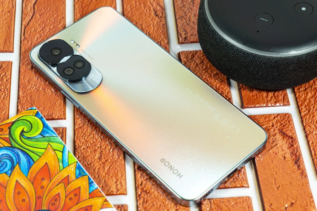 Honor 90 Lite: un smartphone 5G con una cámara de 100 megapíxeles por menos de 400 euros El Honor 90 Lite es el modelo más básico de la serie Honor 90, que se lanzó al mercado hace un mes junto con el Honor 90 y el Honor 90 Pro.