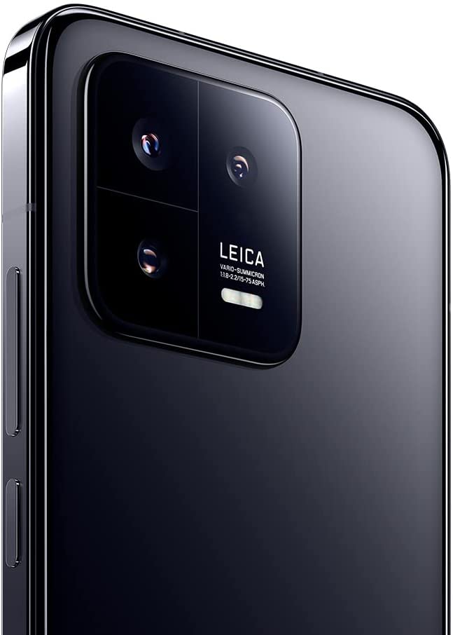 Una de las principales fortalezas del Xiaomi 13 es su sistema de cámaras. Colaborando con Leica, el dispositivo cuenta con una configuración de cámara trasera triple que consta de una cámara principal de 50 MP con sensor Sony IMX800 CMOS, una cámara gran angular de 13 MP y un teleobjetivo de 10 MP.