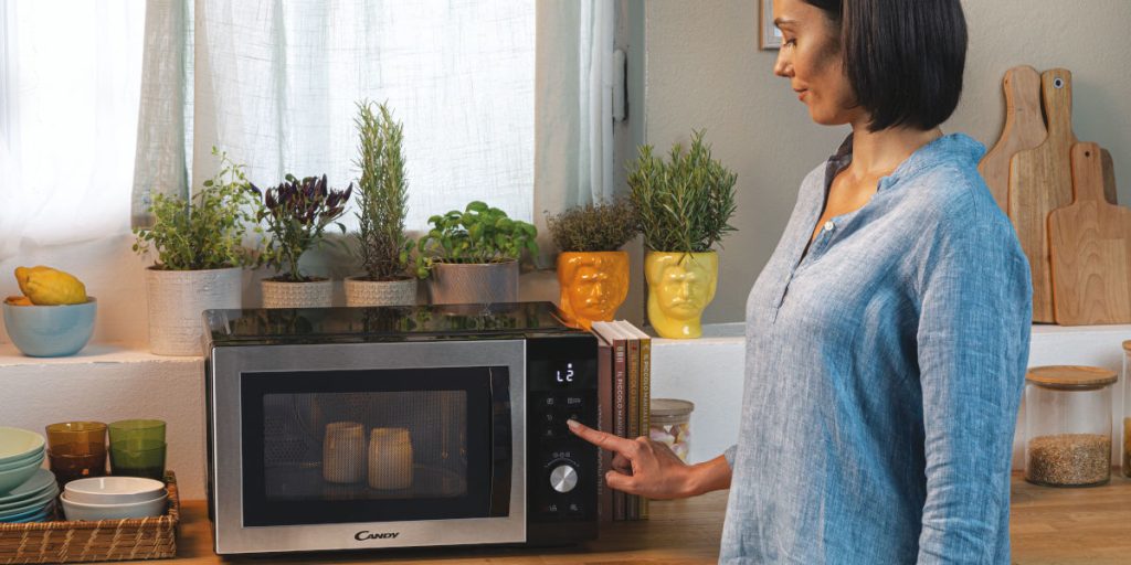 Buenas razones, y mejor precio, para apostar por el Microondas con Grill Candy Essenza CMCA29EDLB Microondas Candy