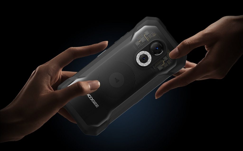 Doogee S61 Pro: El Móvil Indestructible con un Diseño Único El Doogee S61 Pro cuenta con un hardware suficientemente capaz para las tareas cotidianas y algunas aplicaciones más exigentes. Su procesador Mediatek Helio G35 de ocho núcleos y 6 GB de RAM permiten un funcionamiento fluido y sin problemas para la mayoría de las actividades, como navegar por internet, revisar correos electrónicos, usar redes sociales, entre otras.