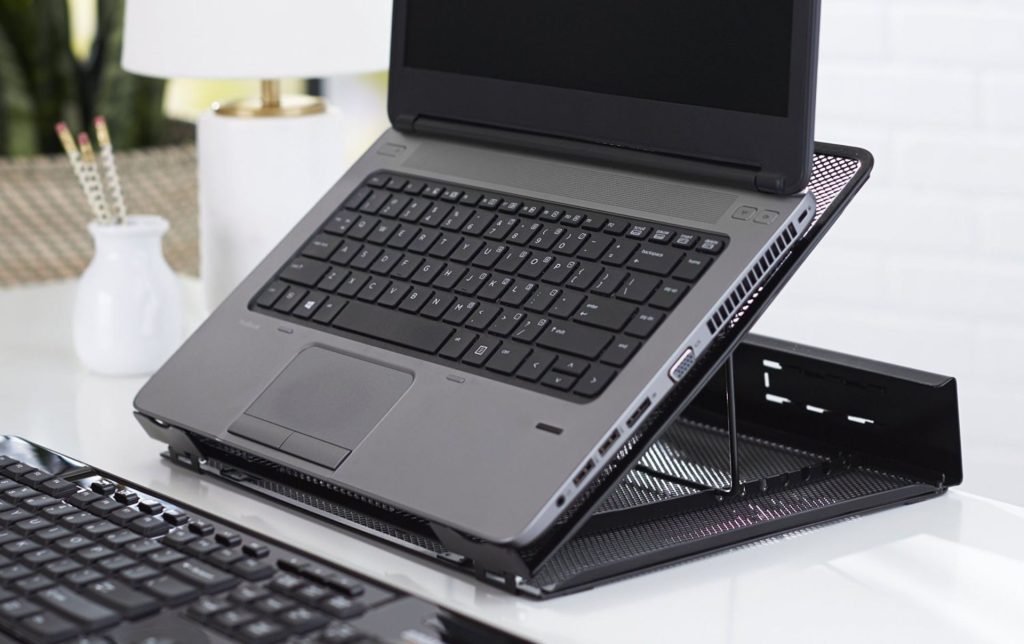 Mars Gaming MNBC7: una solución integral para tu portátil de 16”. Base refrigeradora y stand en un solo producto La base refrigeradora y stand MNBC7