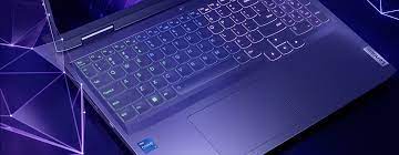 El teclado es cómodo y preciso, con retroiluminación en color azul, y el touchpad es amplio y sensible al tacto. El sistema de refrigeración del portátil es eficiente y silencioso, lo que asegura que el equipo no se sobrecaliente ni haga mucho ruido mientras juegas o trabajas.