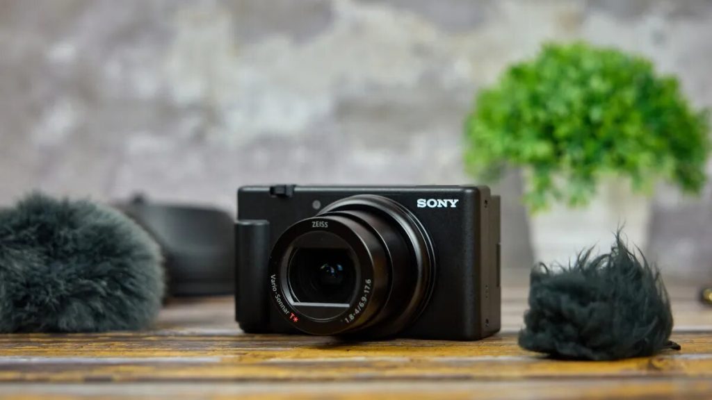 Sony ZV-1 Mk 2: La Cámara que Necesitas si quieres hacer Vlogging  la Sony ZV-1 Mk 2 es una cámara de vlogging mejorada y potente que cumple con las necesidades de los creadores de contenido más exigentes.