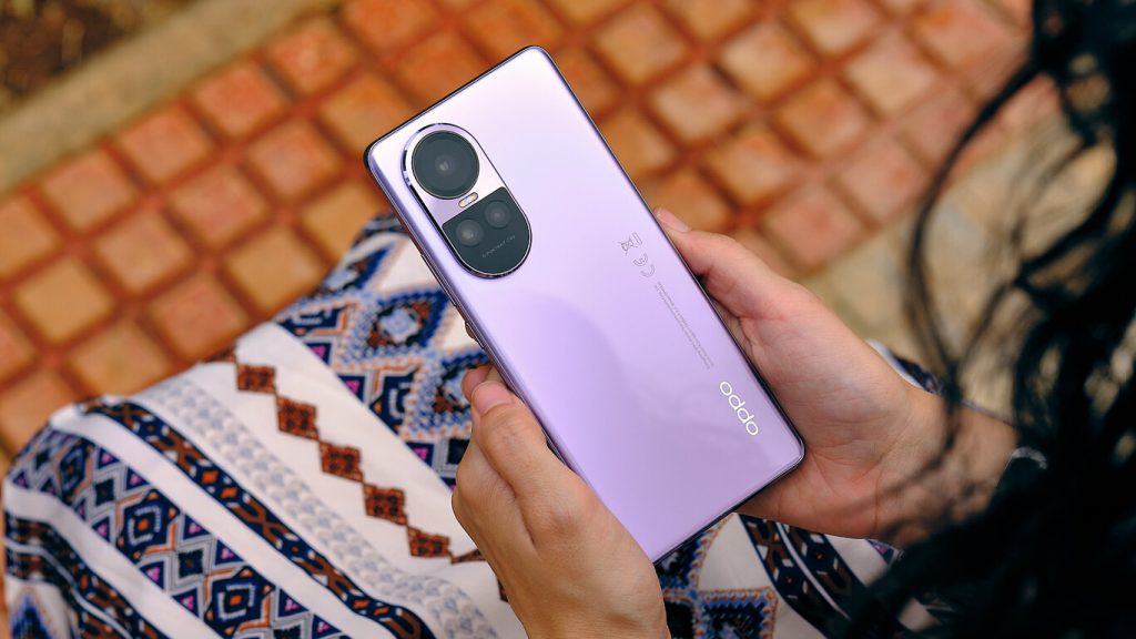 OPPO Reno 10 Pro: Un Exquisito Diseño en la Batalla de los Móviles de Gama Alta OPPO Reno 10 Pro es ideal para aquellos que buscan un dispositivo con estilo y versatilidad fotográfica. Si bien su precio puede ser un factor a considerar, su capacidad para destacar en un mar repleto de tiburones podría ser una carta ganadora para aquellos que buscan la excelencia en diseño y fotografía en un smartphone.