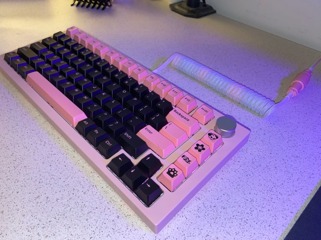 Si quieres un teclado único y hecho a medida, elige el camino del teclado custom y adéntrate en este fascinante mundo. Con paciencia y dedicación, podrás disfrutar de la mejor experiencia en cada pulsación. ¡No esperes más y da el salto al mundo del teclado custom!