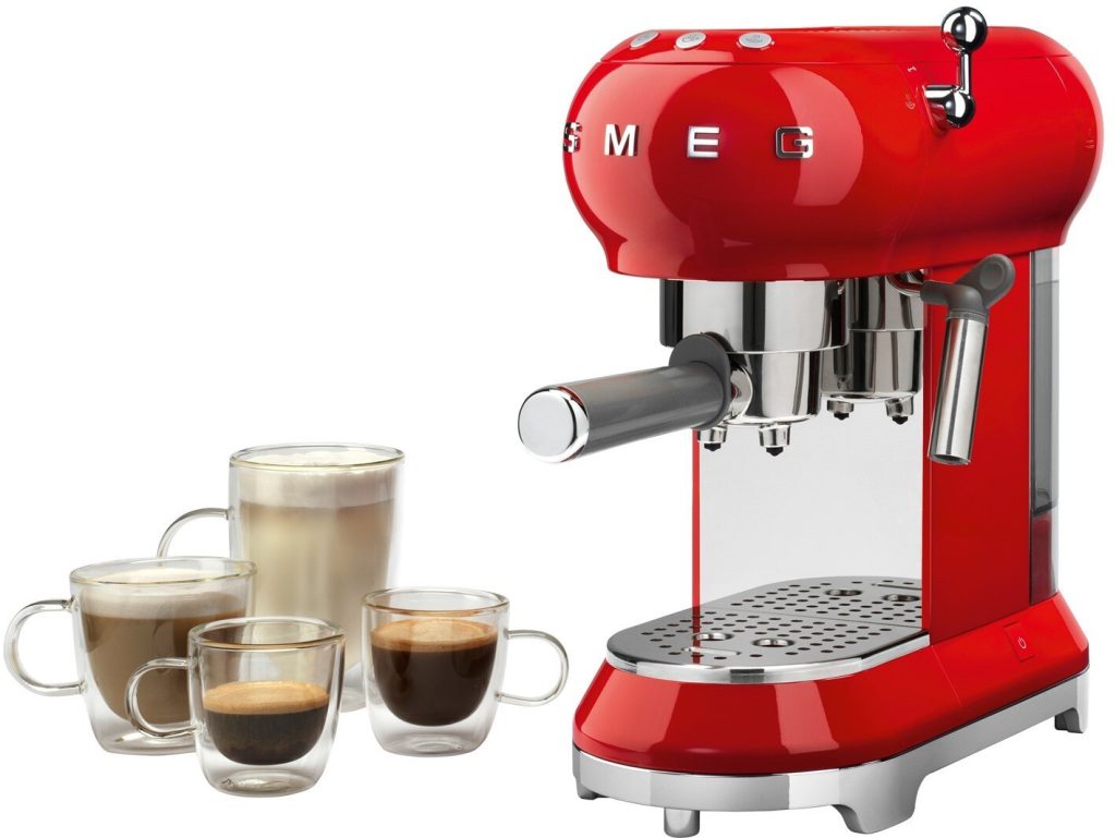 Lleva la estética de los años 50 a casa con la Cafetera Espresso SMEG. En oferta en Fnac Cafetera años 50 rojo