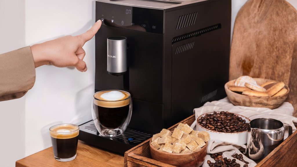 Te damos las ventajas de comprar la cafetera superautomática compacta Cecotec Cremmaet Compact Steam Cecotec Cafetera superautomática