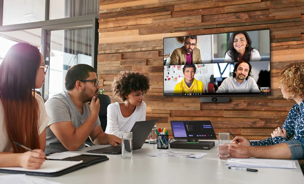 Lenovo ThinkSmart Dispositivos Smart Office: Transformando la Colaboración Empresarial Lenovo ThinkSmart